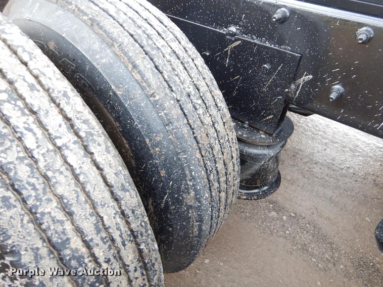 image for item ER9381 2004 Mack Granite truck cab and chassis