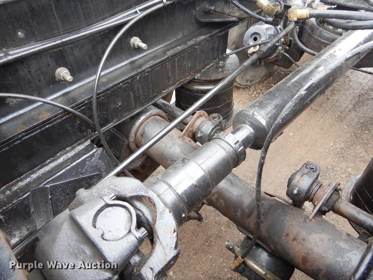 image for item ER9381 2004 Mack Granite truck cab and chassis