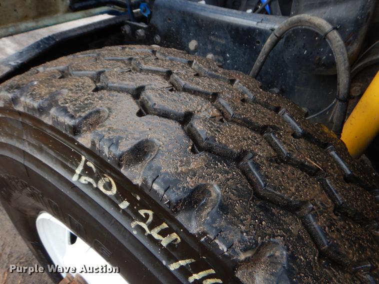 image for item ER9381 2004 Mack Granite truck cab and chassis