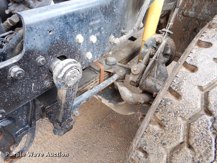 image for item ER9381 2004 Mack Granite truck cab and chassis