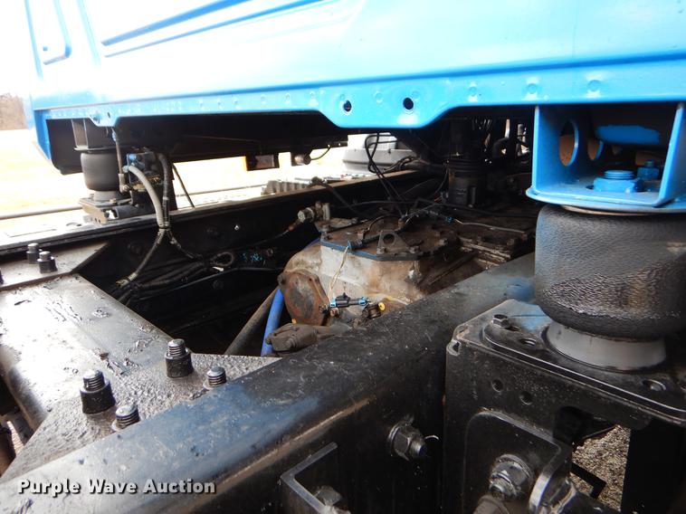 image for item ER9381 2004 Mack Granite truck cab and chassis