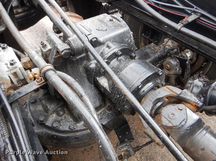 image for item ER9381 2004 Mack Granite truck cab and chassis