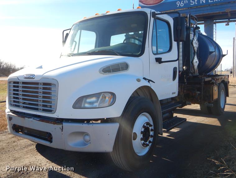 image for item ER9396 2007 Freightliner Business Class M2 tank truck
