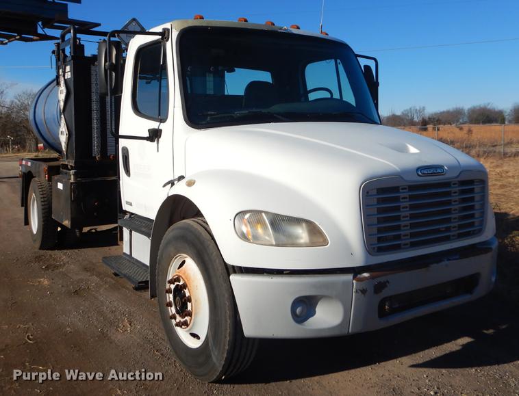 image for item ER9396 2007 Freightliner Business Class M2 tank truck
