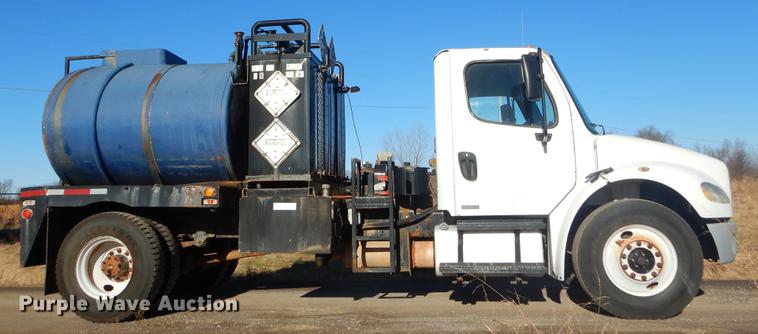 image for item ER9396 2007 Freightliner Business Class M2 tank truck