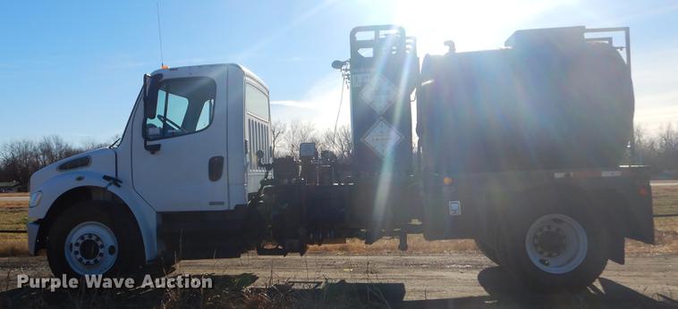 image for item ER9396 2007 Freightliner Business Class M2 tank truck