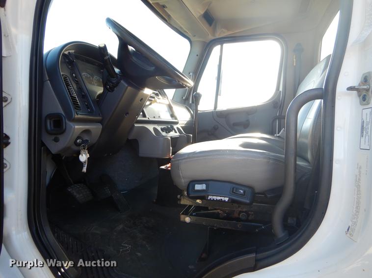 image for item ER9396 2007 Freightliner Business Class M2 tank truck