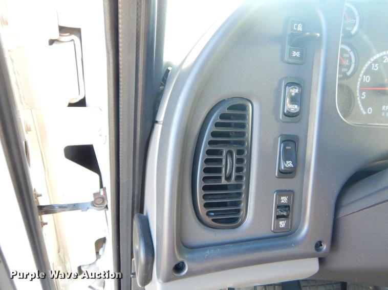 image for item ER9396 2007 Freightliner Business Class M2 tank truck