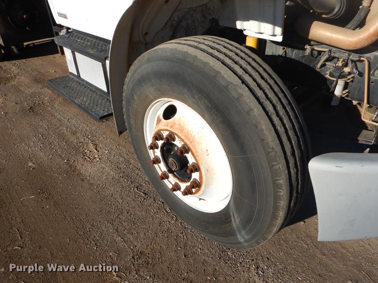 image for item ER9396 2007 Freightliner Business Class M2 tank truck