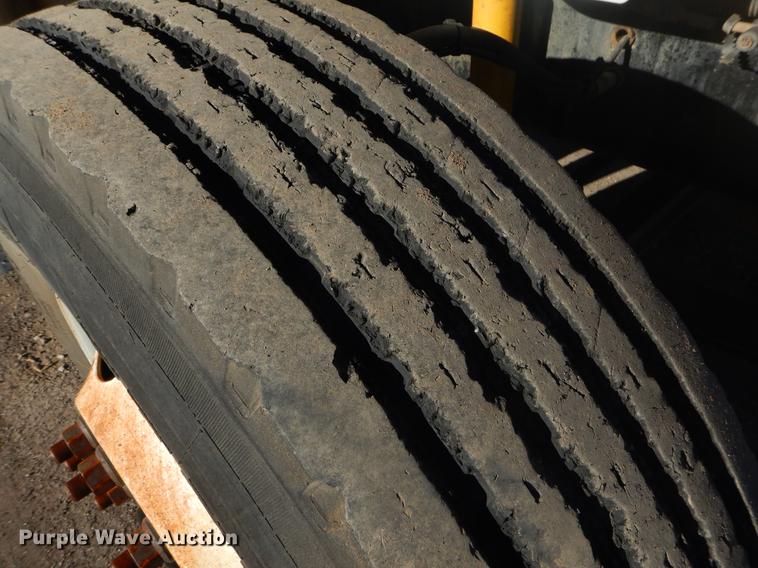 image for item ER9396 2007 Freightliner Business Class M2 tank truck