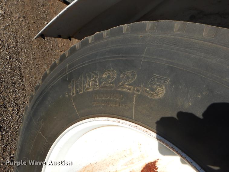 image for item ER9396 2007 Freightliner Business Class M2 tank truck