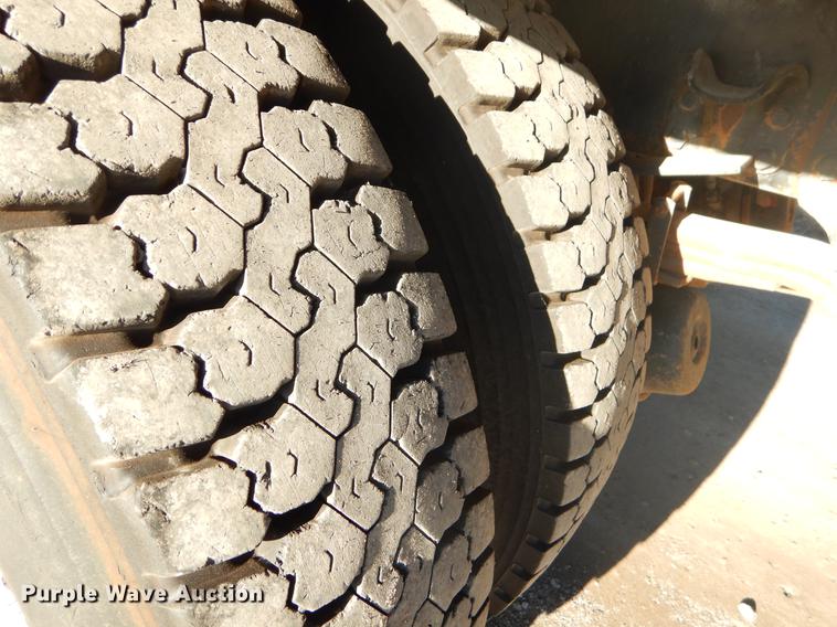 image for item ER9396 2007 Freightliner Business Class M2 tank truck