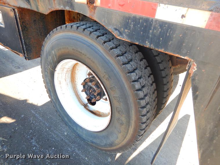 image for item ER9396 2007 Freightliner Business Class M2 tank truck