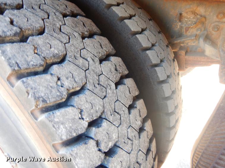 image for item ER9396 2007 Freightliner Business Class M2 tank truck