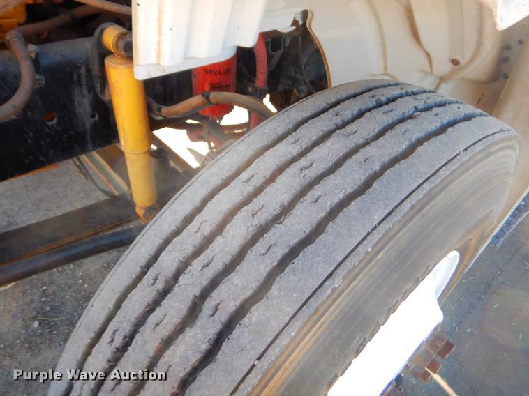 image for item ER9396 2007 Freightliner Business Class M2 tank truck