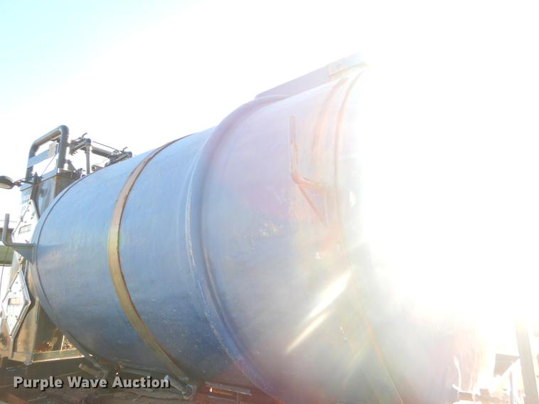 image for item ER9396 2007 Freightliner Business Class M2 tank truck