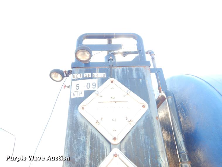 image for item ER9396 2007 Freightliner Business Class M2 tank truck