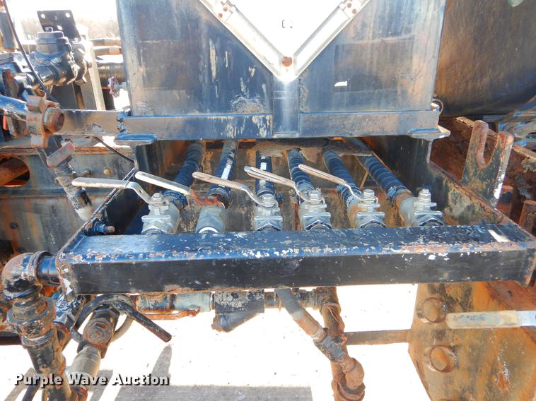 image for item ER9396 2007 Freightliner Business Class M2 tank truck