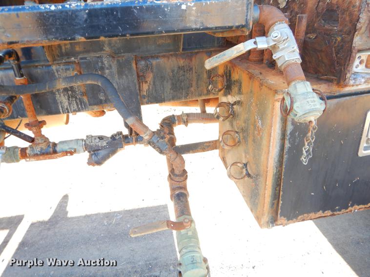 image for item ER9396 2007 Freightliner Business Class M2 tank truck