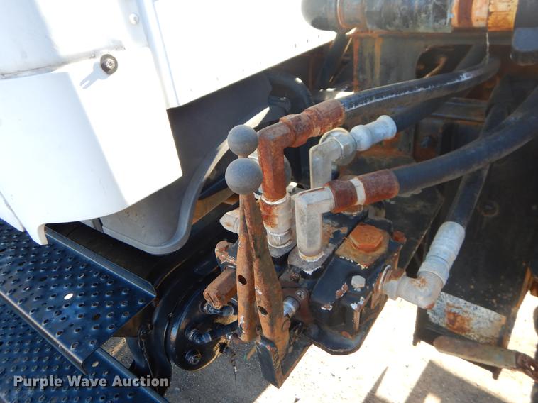 image for item ER9396 2007 Freightliner Business Class M2 tank truck