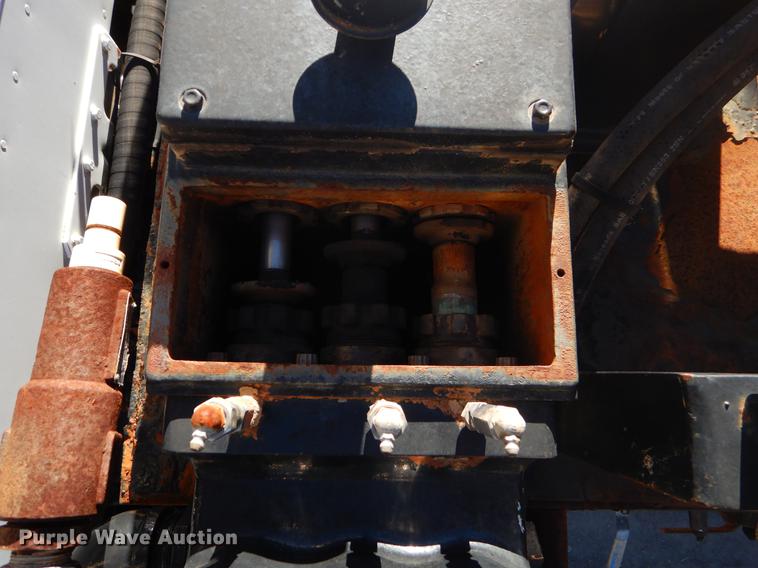 image for item ER9396 2007 Freightliner Business Class M2 tank truck