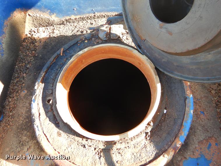 image for item ER9396 2007 Freightliner Business Class M2 tank truck