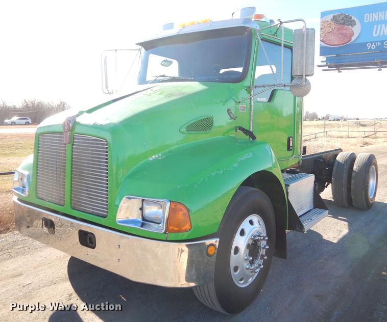 image for item ER9397 2003 Kenworth T300 truck cab and chassis
