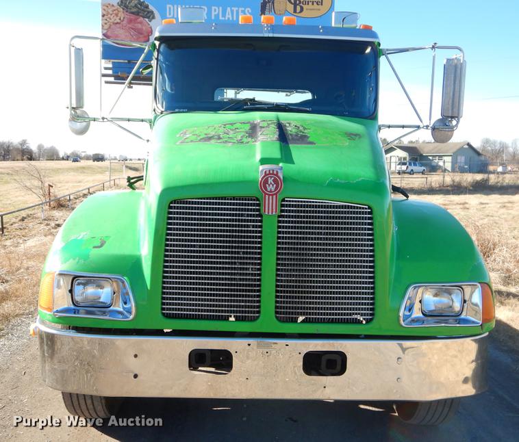 image for item ER9397 2003 Kenworth T300 truck cab and chassis