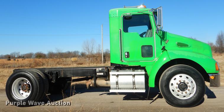 image for item ER9397 2003 Kenworth T300 truck cab and chassis