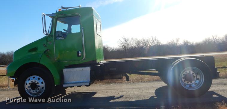 image for item ER9397 2003 Kenworth T300 truck cab and chassis
