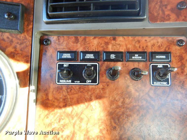 image for item ER9397 2003 Kenworth T300 truck cab and chassis