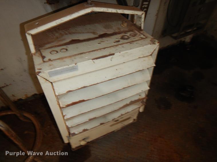 image for item ER9410 Oil field office