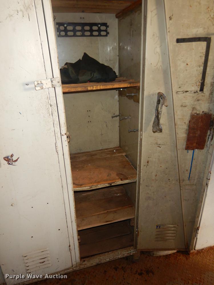 image for item ER9410 Oil field office