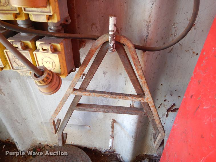 image for item ER9410 Oil field office