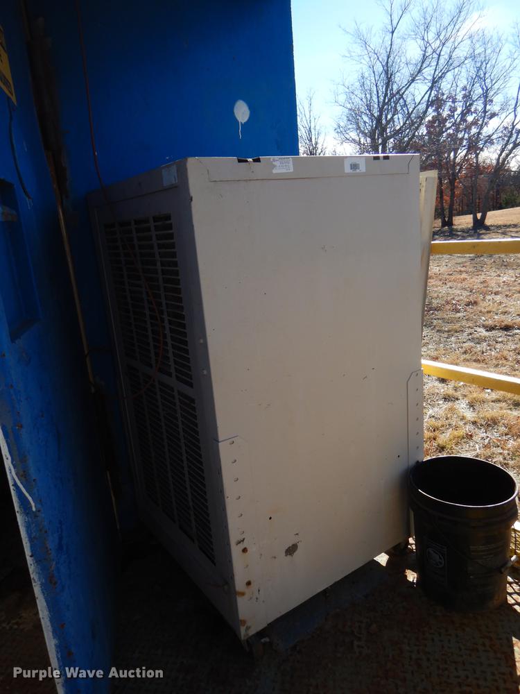 image for item ER9410 Oil field office