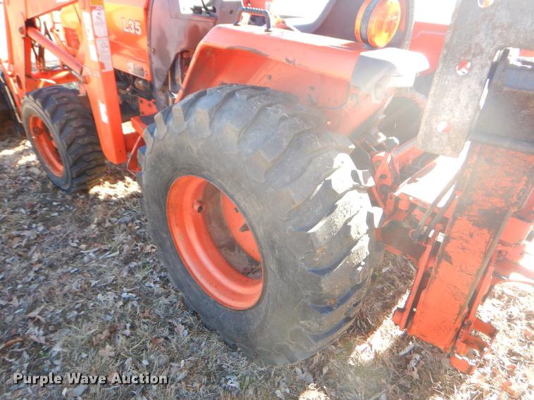 image for item ER9413 Kubota L35 backhoe