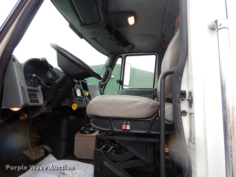 image for item ER9429 2006 International 7300 Ext. Cab service truck