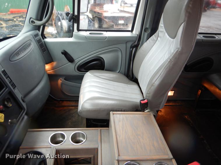 image for item ER9429 2006 International 7300 Ext. Cab service truck