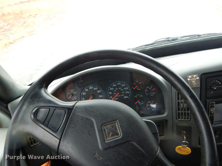 image for item ER9429 2006 International 7300 Ext. Cab service truck