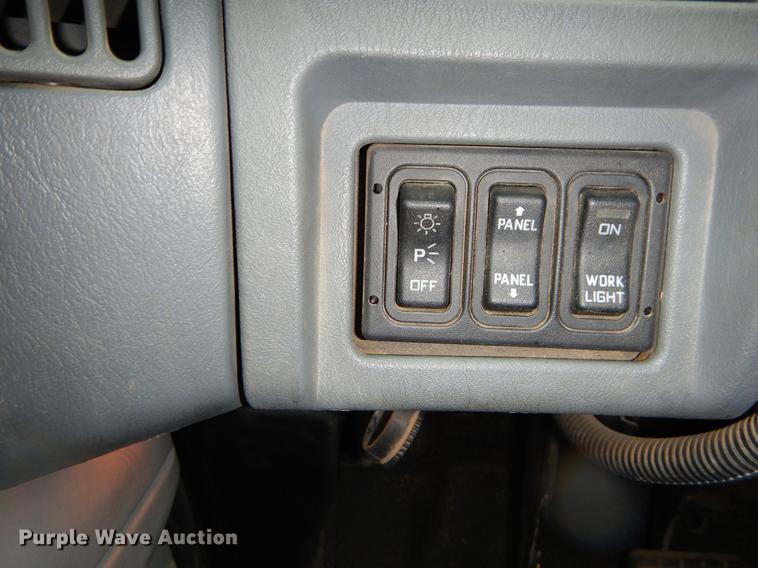 image for item ER9429 2006 International 7300 Ext. Cab service truck