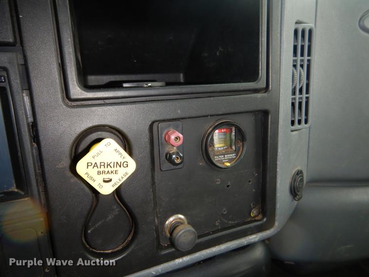 image for item ER9429 2006 International 7300 Ext. Cab service truck