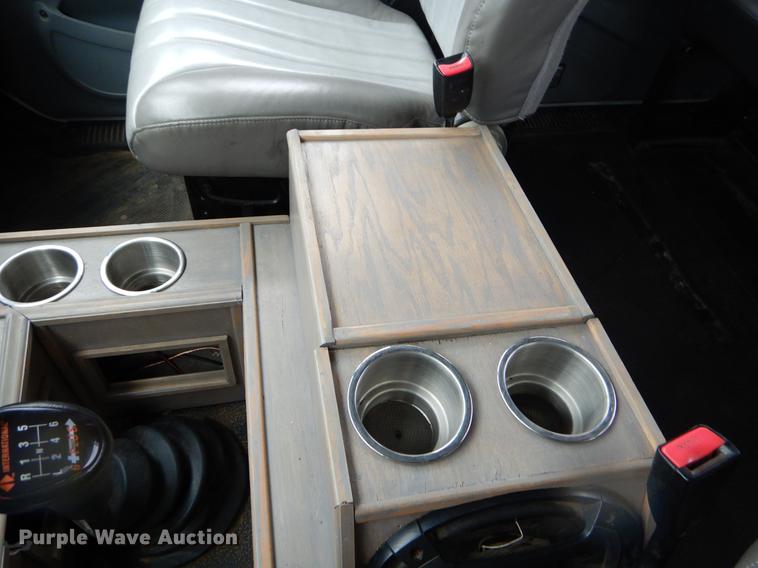 image for item ER9429 2006 International 7300 Ext. Cab service truck