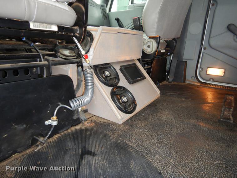 image for item ER9429 2006 International 7300 Ext. Cab service truck