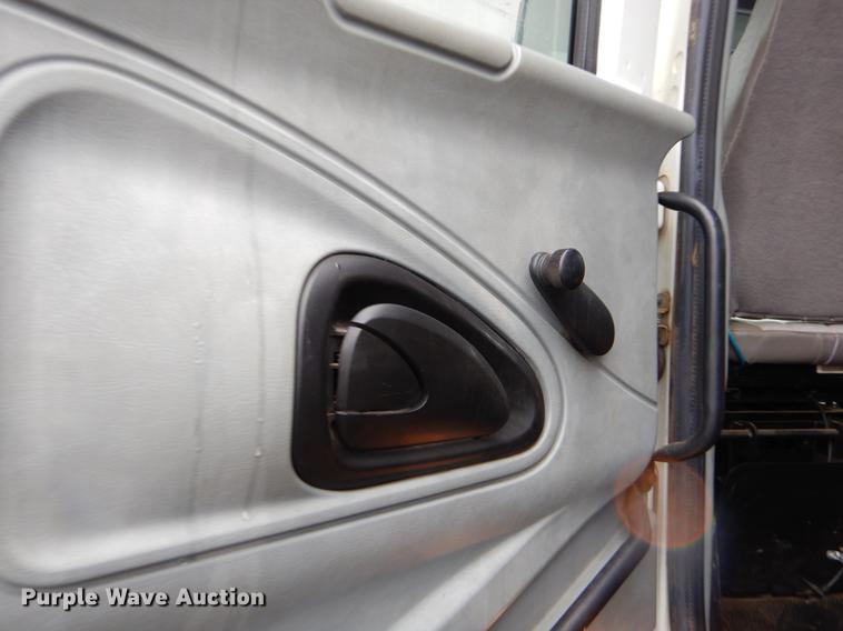 image for item ER9429 2006 International 7300 Ext. Cab service truck