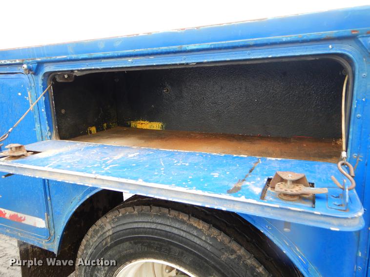 image for item ER9429 2006 International 7300 Ext. Cab service truck