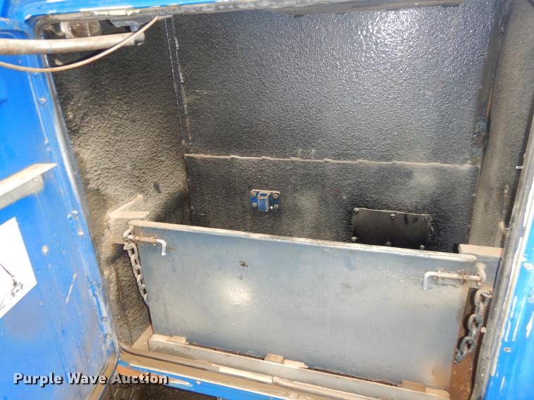 image for item ER9429 2006 International 7300 Ext. Cab service truck