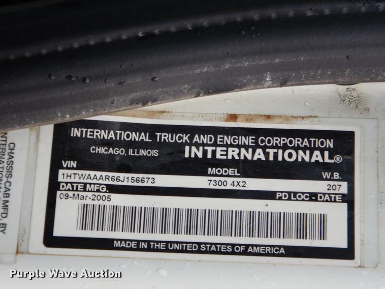 image for item ER9429 2006 International 7300 Ext. Cab service truck