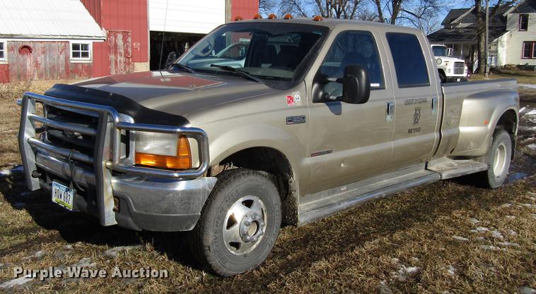 image for item EU9554 2000 Ford F350 Super Duty Lariat Crew Cab pickup truck