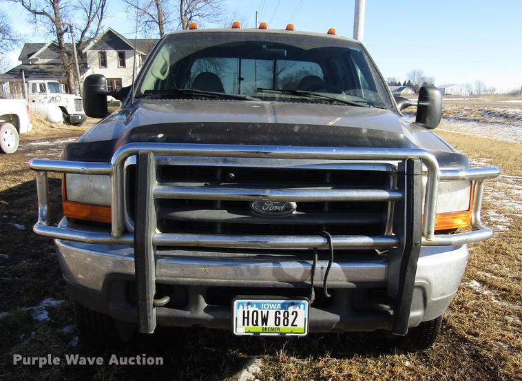 image for item EU9554 2000 Ford F350 Super Duty Lariat Crew Cab pickup truck