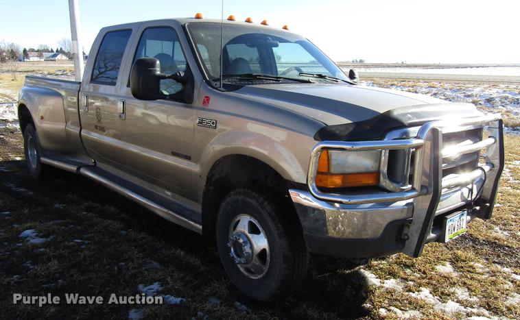 image for item EU9554 2000 Ford F350 Super Duty Lariat Crew Cab pickup truck